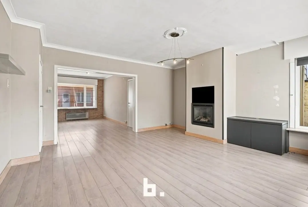 Ruime woning met garage, zonnige tuin en bakken potentieel in hartje Meulebeke! - Tielt