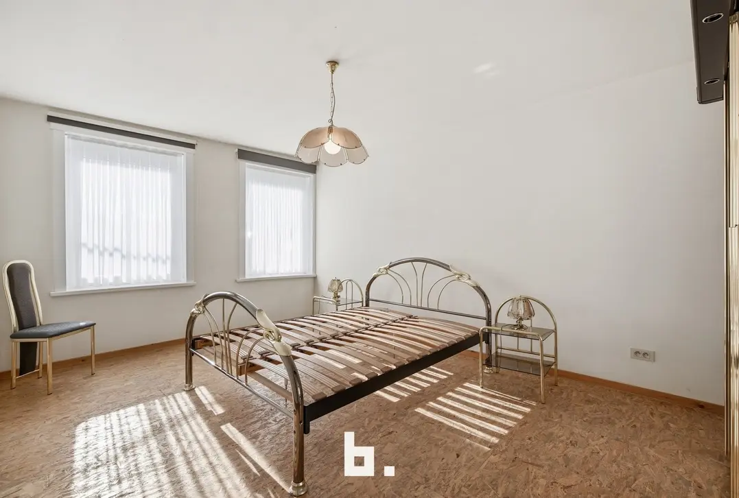 Te renoveren woning met garage en potentieel op centrale ligging in Staden - Staden