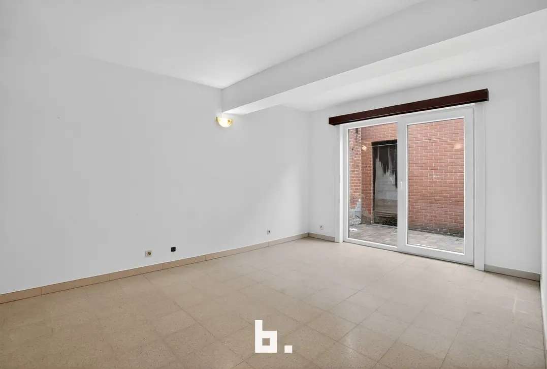 Gelijkvloers lichtrijk 2-slaapkamerappartement centraal gelegen te Roeselare - Roeselare