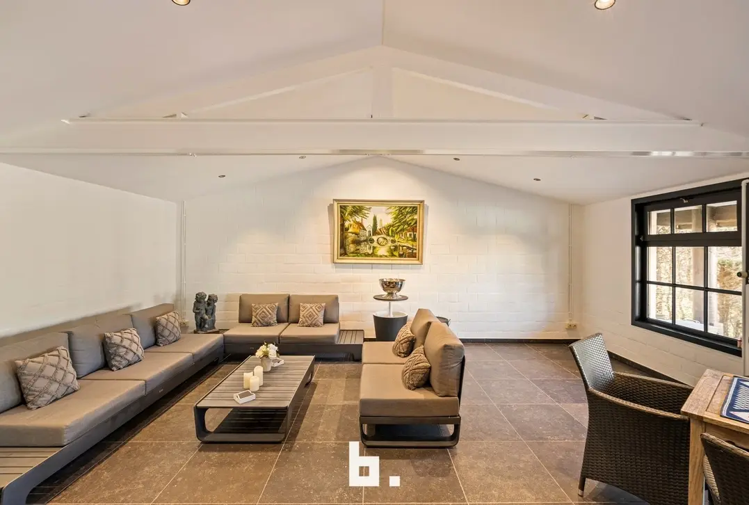 Mooie laagbouwvilla met zonnige tuin, dubbele garage en bijgebouw - Jabbeke