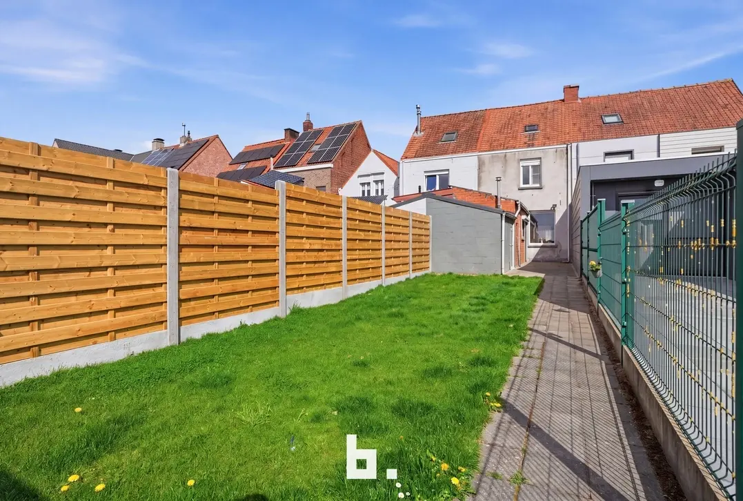 Karaktervolle woning met garage en uitweg op centrale ligging in Ardooie - Ardooie