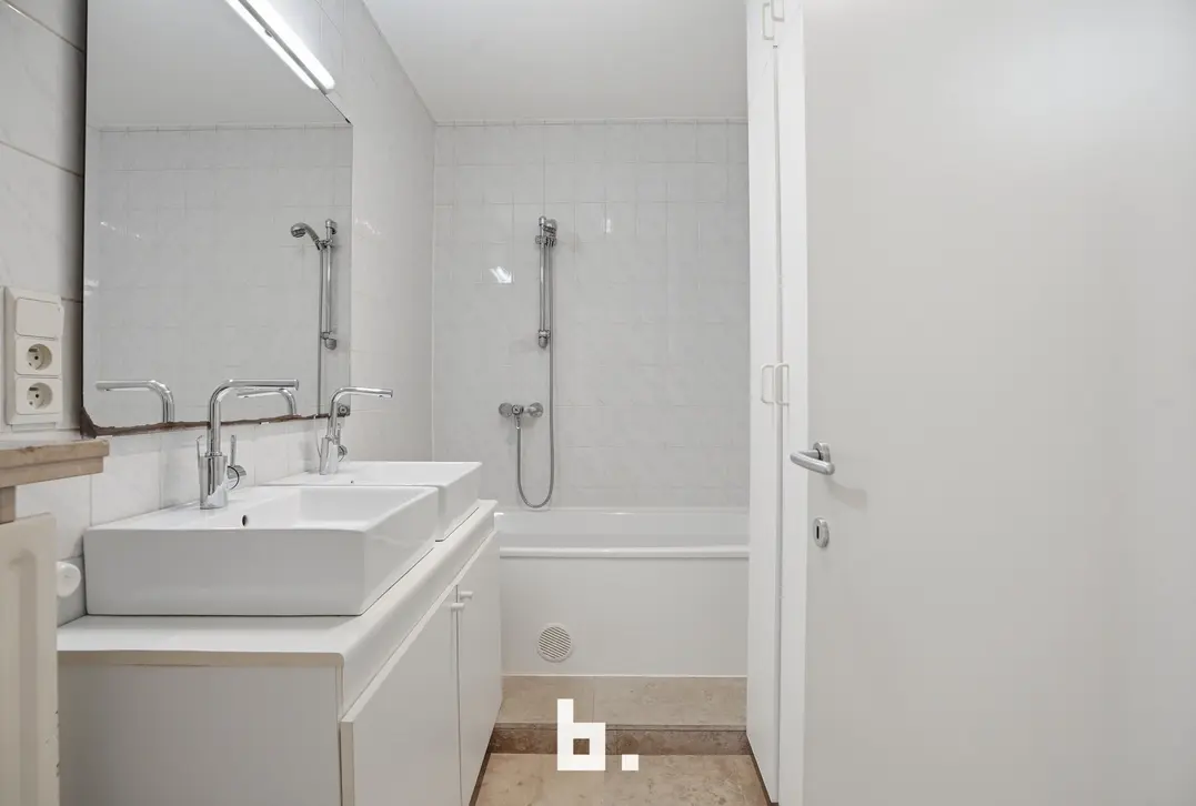 Lichtrijk appartement met twee terrassen en zicht op het Park van de Walle in Roeselare - Roeselare