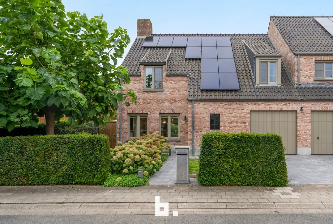 Instapkare halfopen bebouwing met 4 slaapkamers en garage op zeer gegeerde ligging! - Sint-Andries