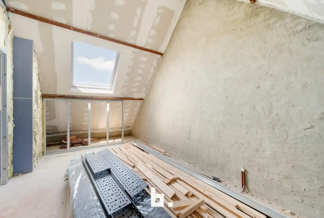Ruime woning met enorm potentieel en reeds vergevorderde renovatie - Lichtervelde