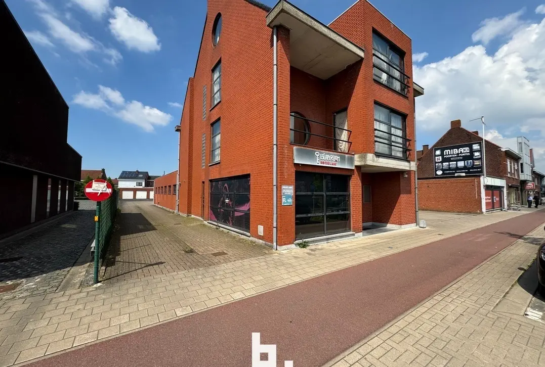 Ruime garagebox op centrale ligging - Roeselare