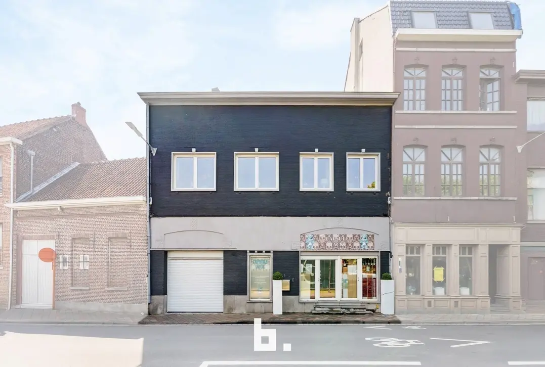 Instapklare, ruime woning met polyvalente ruimte en ruim terras in Izegem. - Izegem