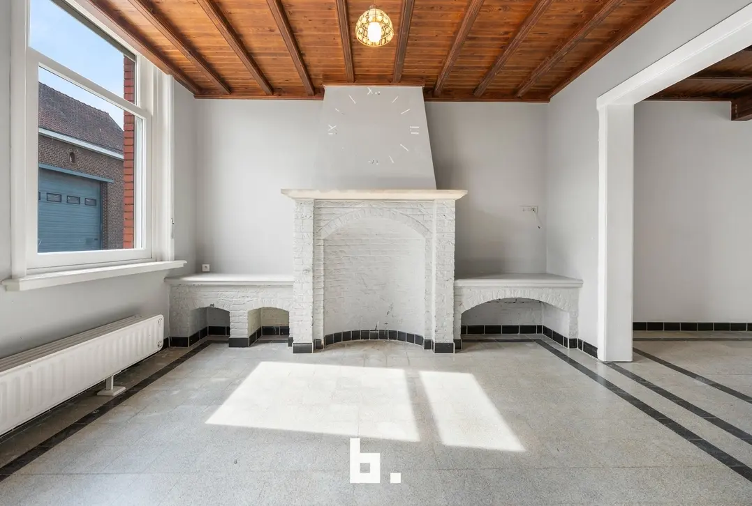Karaktervolle renovatiewoning met ruime oprit in Kuurne - Kuurne