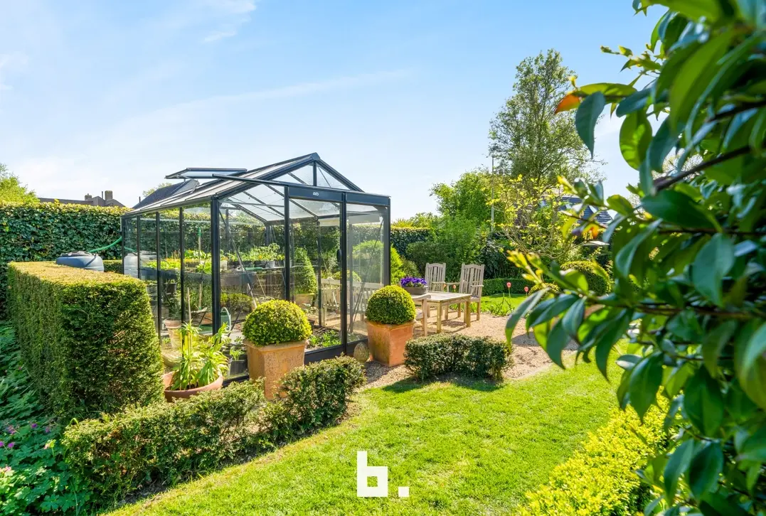 Discrete verkoop van uitzonderlijk grote villa - Varsenare