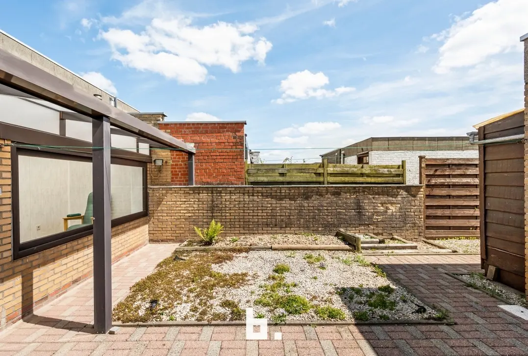 Ruime gezinswoning met zonnige tuin en garage. - Roeselare