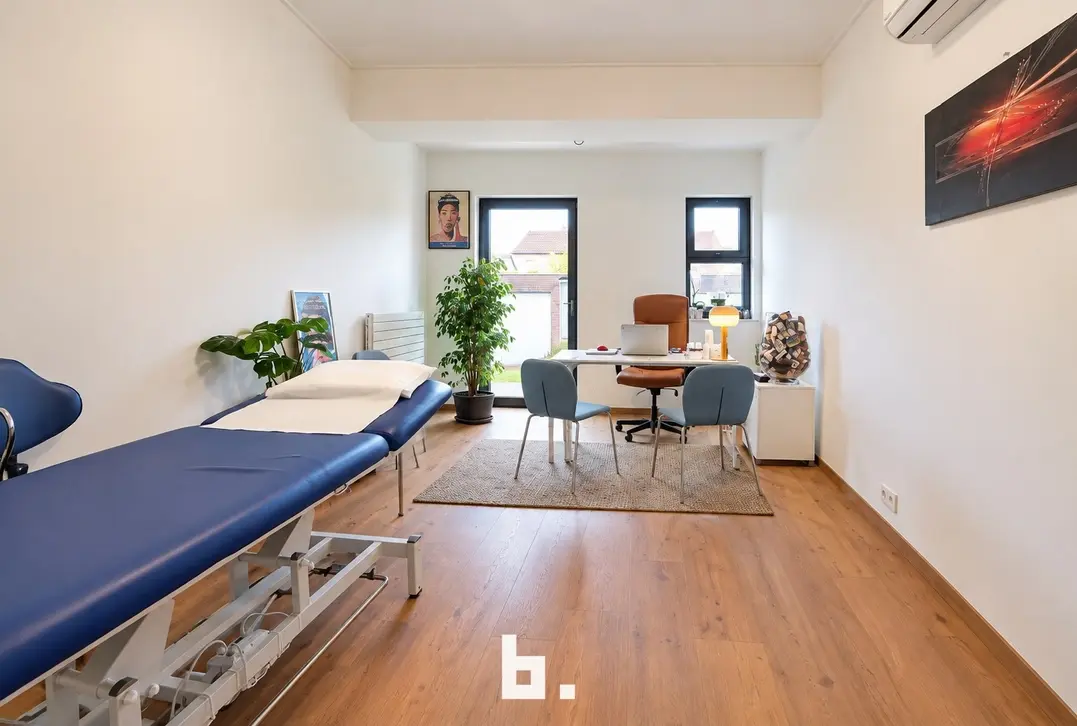 Praktijkruimte (20m²) te huur op toplocatie langs de Maalse Steenweg te Sint-Kruis  - Sint-Kruis