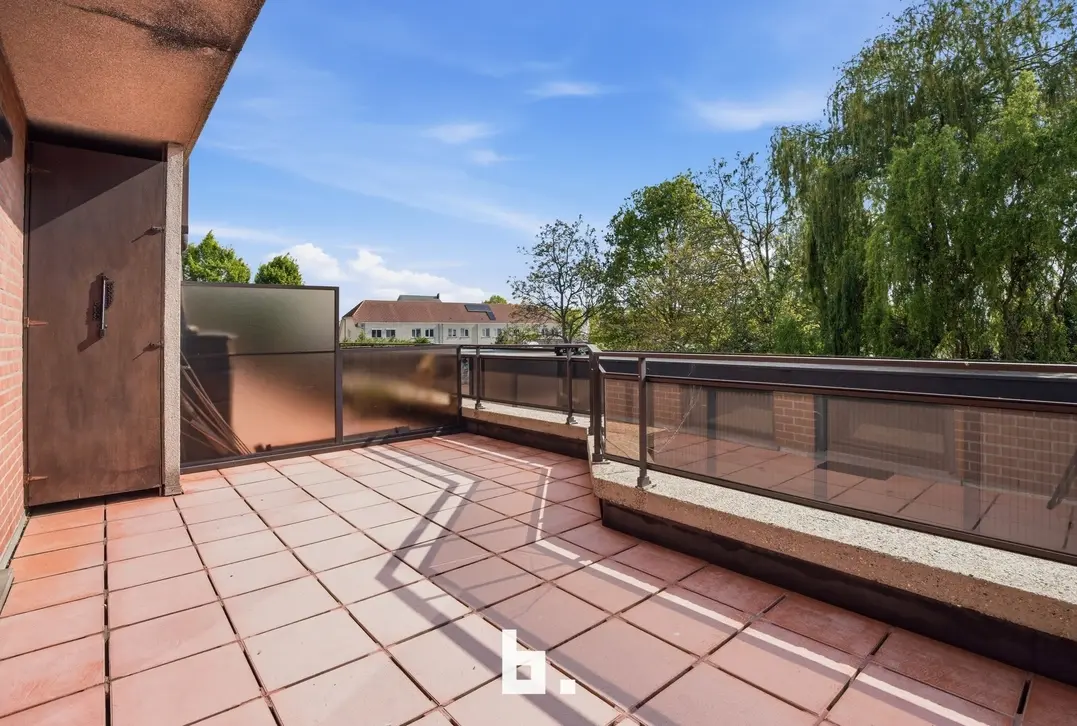 Lichtrijk appartement met twee terrassen en zicht op het Park van de Walle in Roeselare - Roeselare