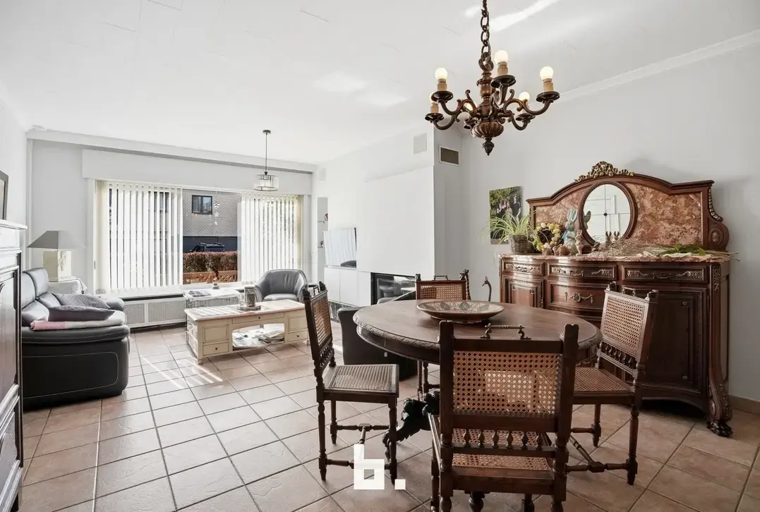 Halfopen gezinswoning met tuin, oprit en garage - Kortrijk - €315.000