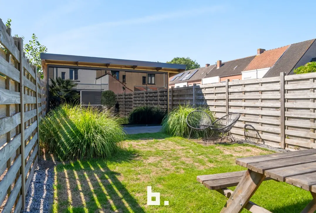 Perfect instapklare woning met gezellige tuin op uitstekende ligging - Sint-Kruis