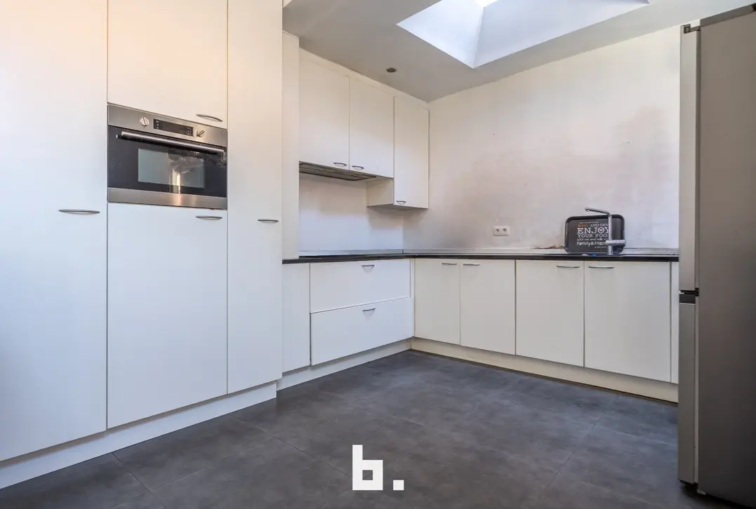 Instapklare hoekwoning met 4 slaapkamers op zeer mooie locatie te centrum Brugge - Brugge