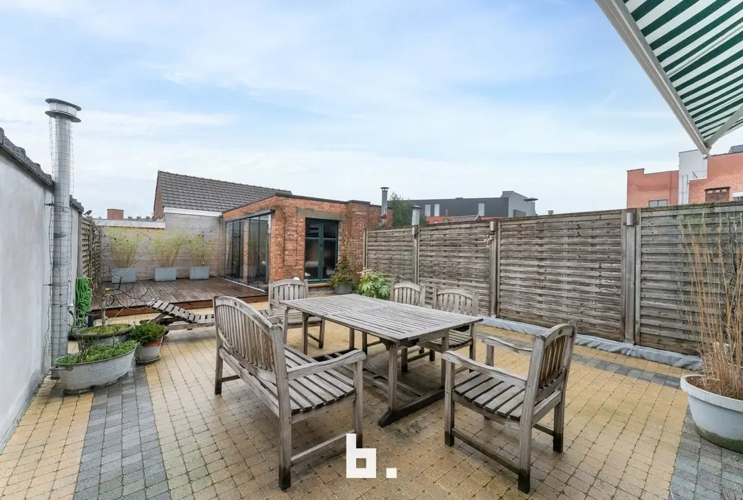 Unieke, polyvalente woning met handelsruimte, dubbele garage en atelier! - Kortrijk
