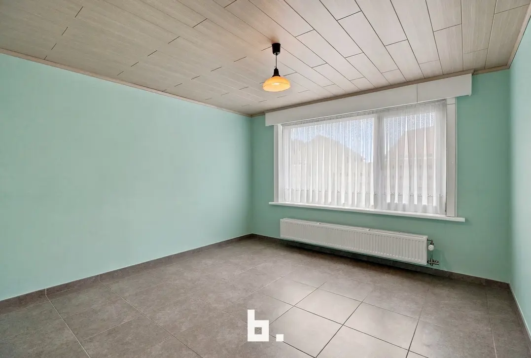 Alleenstaande woning met prachtige tuin, garage en 3 slaapkamers in Hooglede. - Hooglede