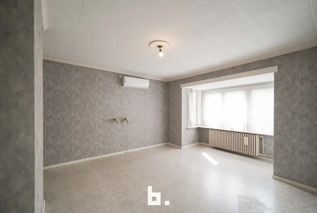 Zeer ruime halfopen woning met meerdere garages en tuin - Tielt