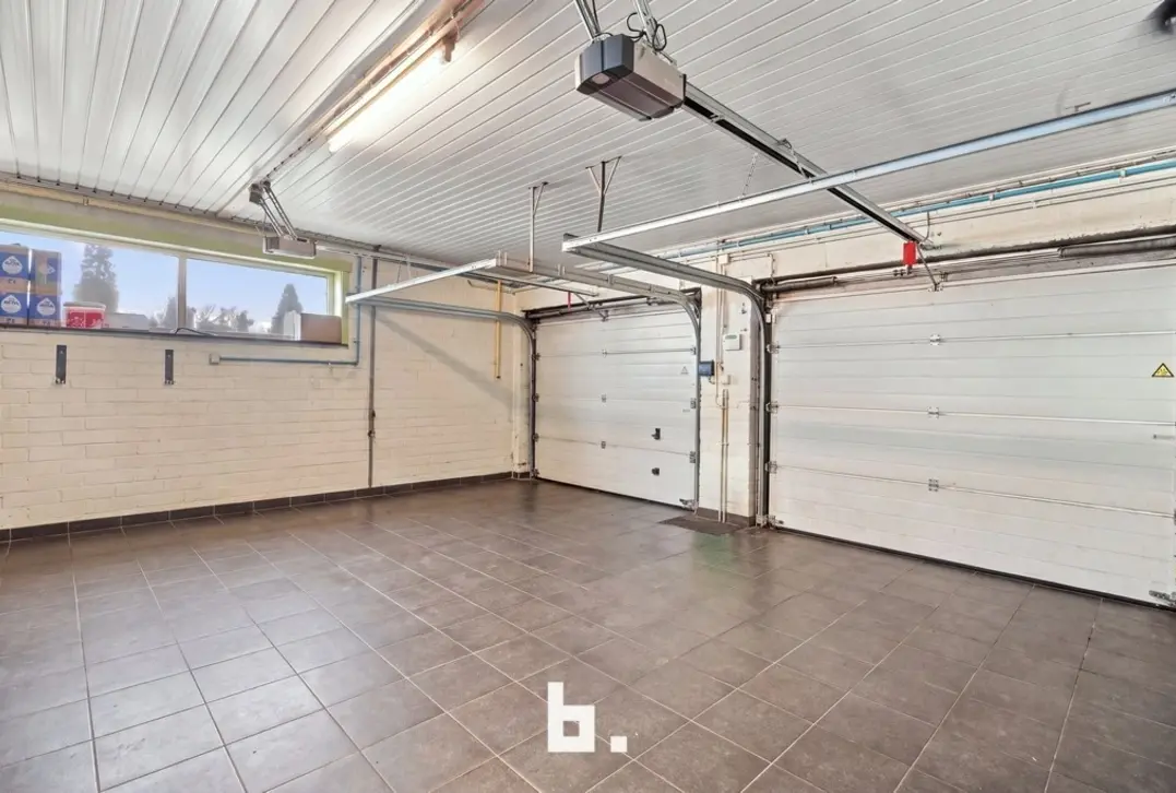 Uitzonderlijk ruime woning met praktijkmogelijkheden op centrale ligging in Wingene - Wingene
