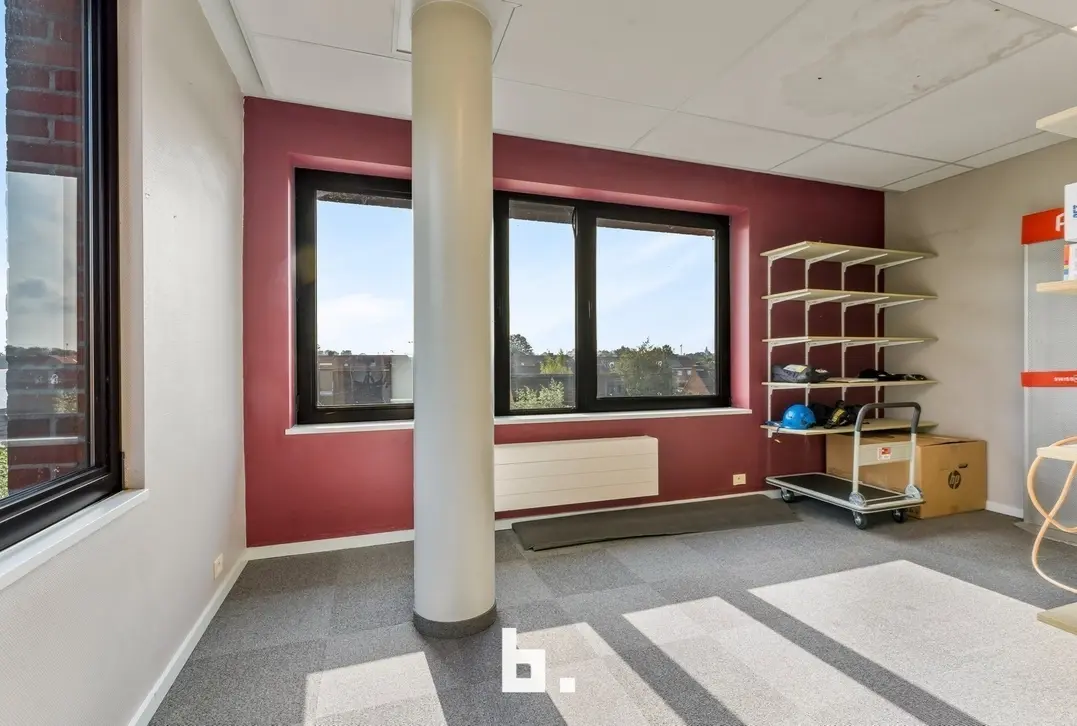 Ruim kantoor op centrale locatie - Roeselare