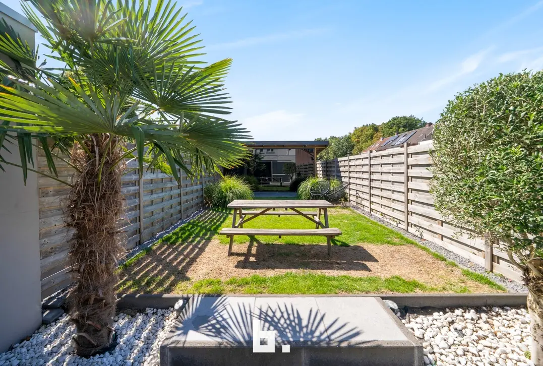 Perfect instapklare woning met gezellige tuin op uitstekende ligging - Sint-Kruis