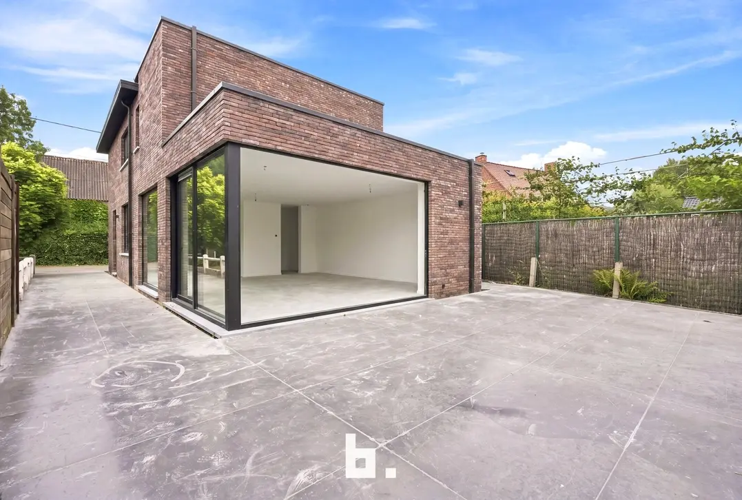 Energiezuinige vrijstaande woning met 3 slaapkamers en inpandige garage - Lendelede