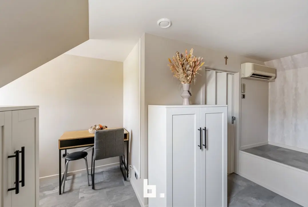 Volledig instapklare woning met ruime loods/garage en zongerichte tuin - Hooglede