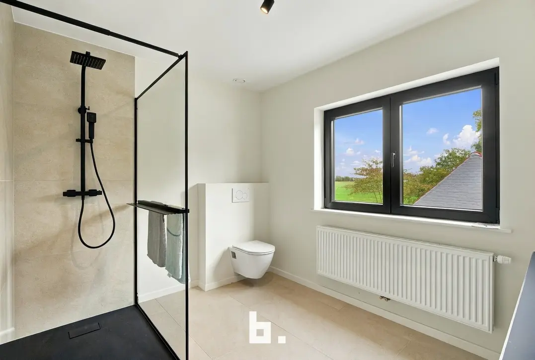 Instapklare, volledig gerenoveerde woning met 5 slaapkamers en 219 m² woonoppervlakte! - Ledegem