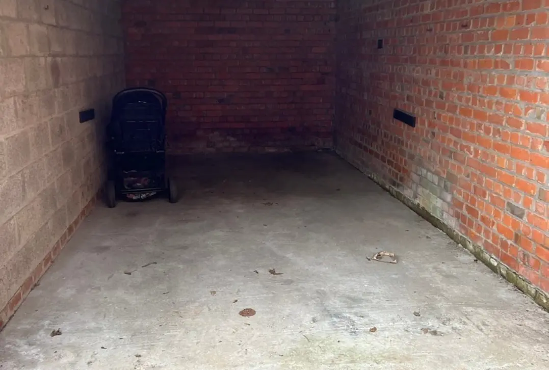 Uitstekend gelegen garagebox laatste beschikbaar - De Haan