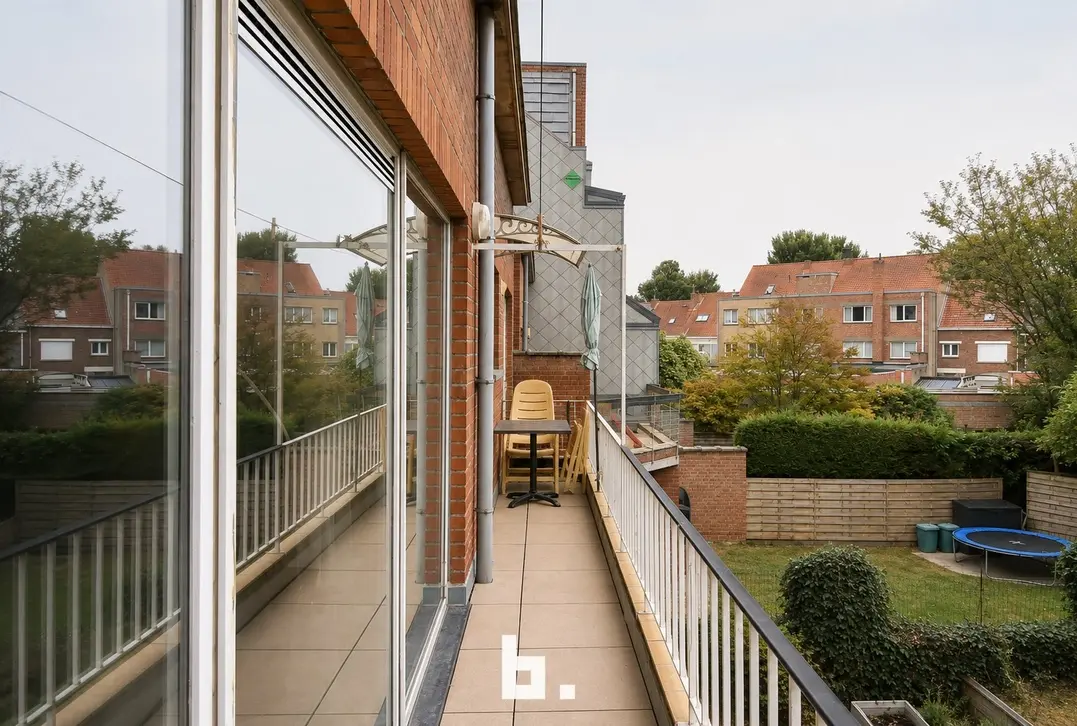 Te renoveren appartement met 2 slaapkamers, terras en zicht op het groen - Oostende