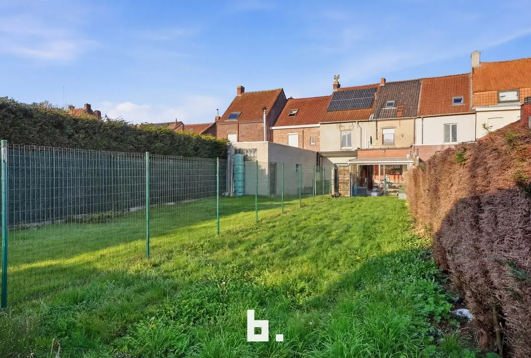 Centraal gelegen woning met zonnige tuin in het centrum-Wervik-€99.000