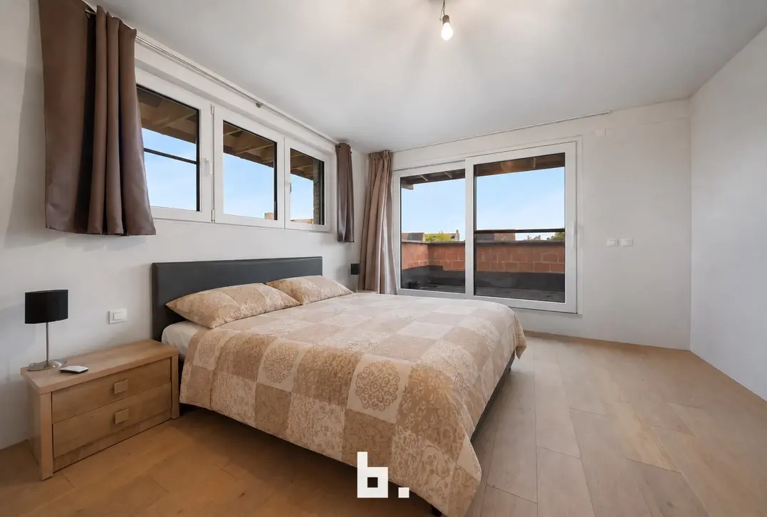 Prachtige nieuwbouwvilla met 4 ruime slaapkamers, inpandige garage en tuin - Zwevezele