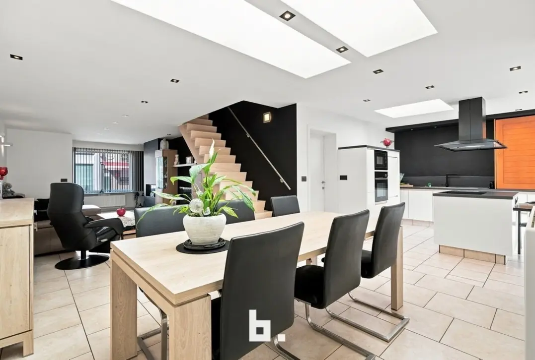 Instapklare woning met 5 slaapkamers in Roeselare!  - Roeselare