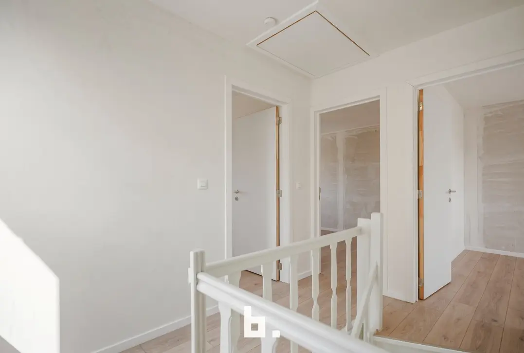Energiezuinige gezinswoning met 3 slaapkamers en ruime garage te huur in Wielsbeke - Wielsbeke