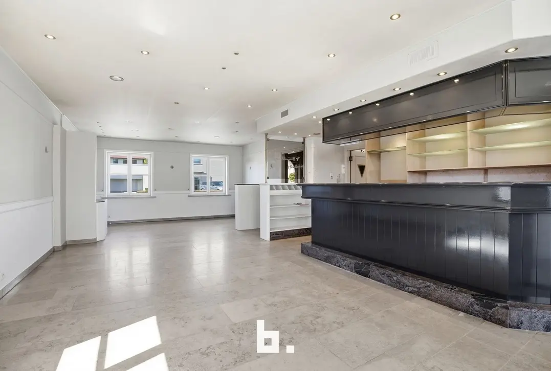 Handelspand met woonst op toplocatie - Moorslede