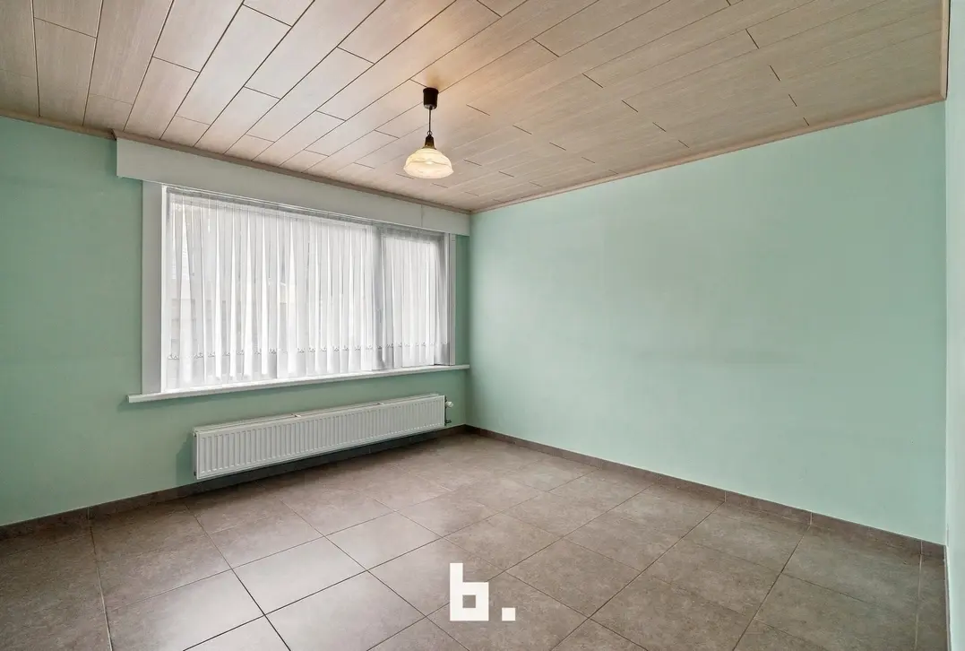 Alleenstaande woning met prachtige tuin, garage en 3 slaapkamers in Hooglede. - Hooglede