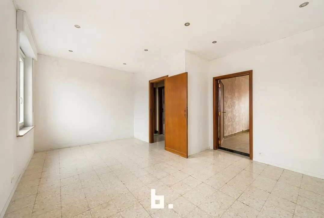 Woning met ruime loods op centrale locatie - Roeselare