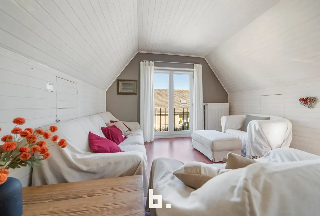 Discrete verkoop van uitzonderlijk grote villa - Varsenare