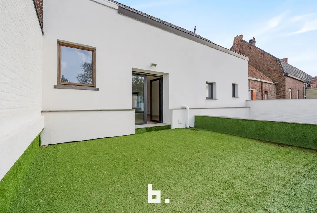 Prachtig gerenoveerd duplexappartement met groot terras en 4 kamers-Wevelgem-€275.000