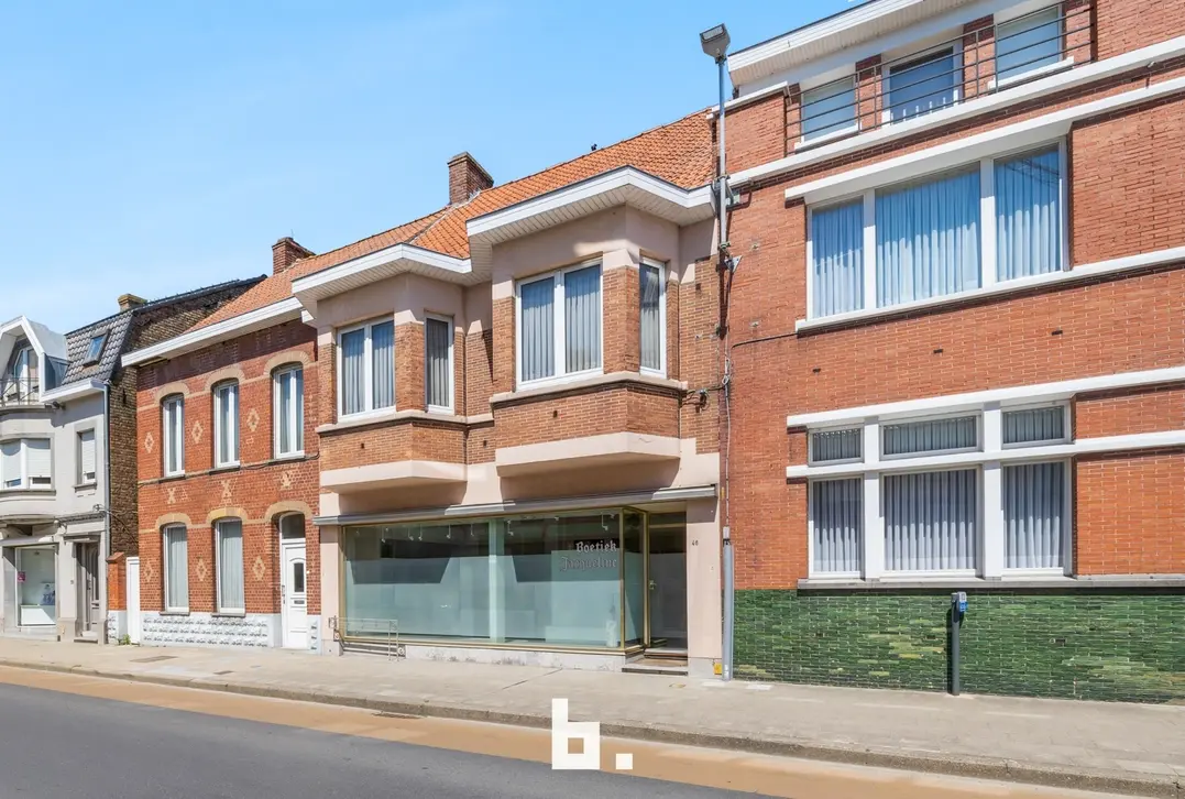 Te renoveren handelshuis met woonst en garage in centrum van Eernegem - Eernegem