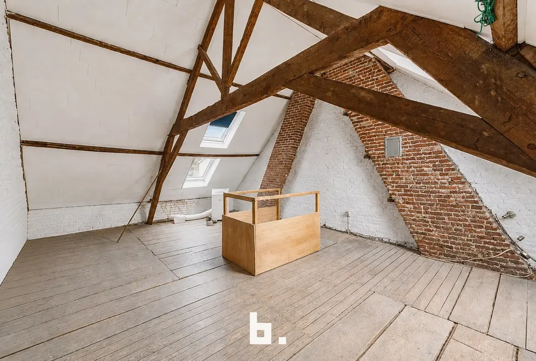 Handelspand met ruime woonst op toplocatie in hartje Roeselare - Roeselare