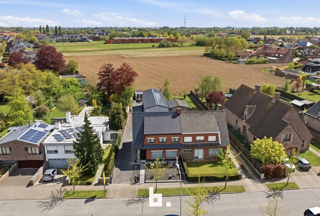 Ruime en veelzijdige woning met atelier op topligging in Izegem - Izegem