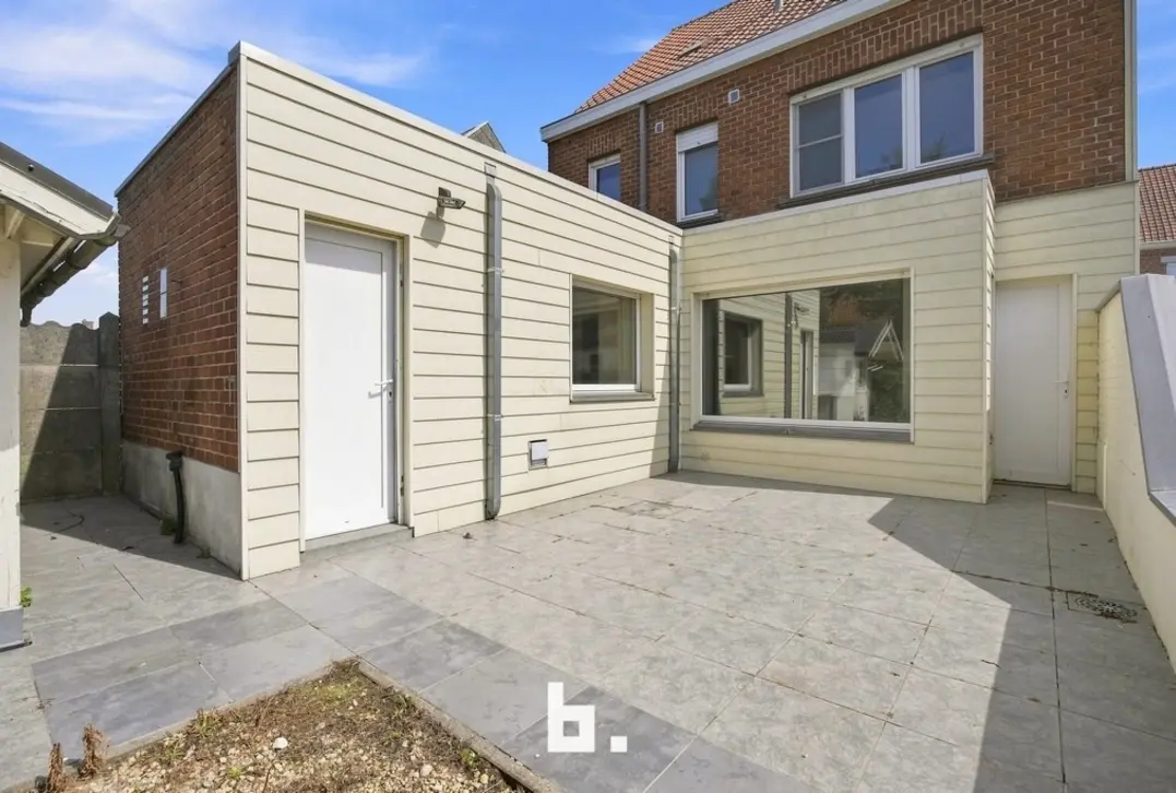 Ruime woning met garage, zonnige tuin en bakken potentieel in hartje Meulebeke! - Tielt