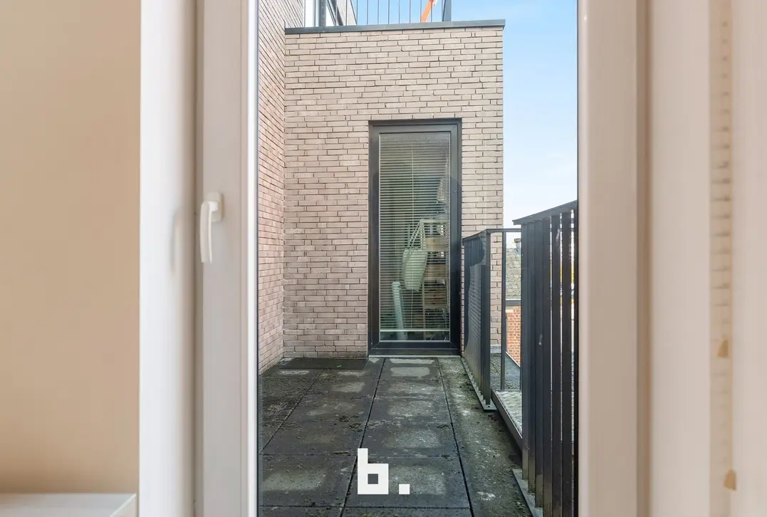 Ruime, bemeubelde studentenkamer met private badkamer op toplocatie in Kortrijk! - Kortrijk