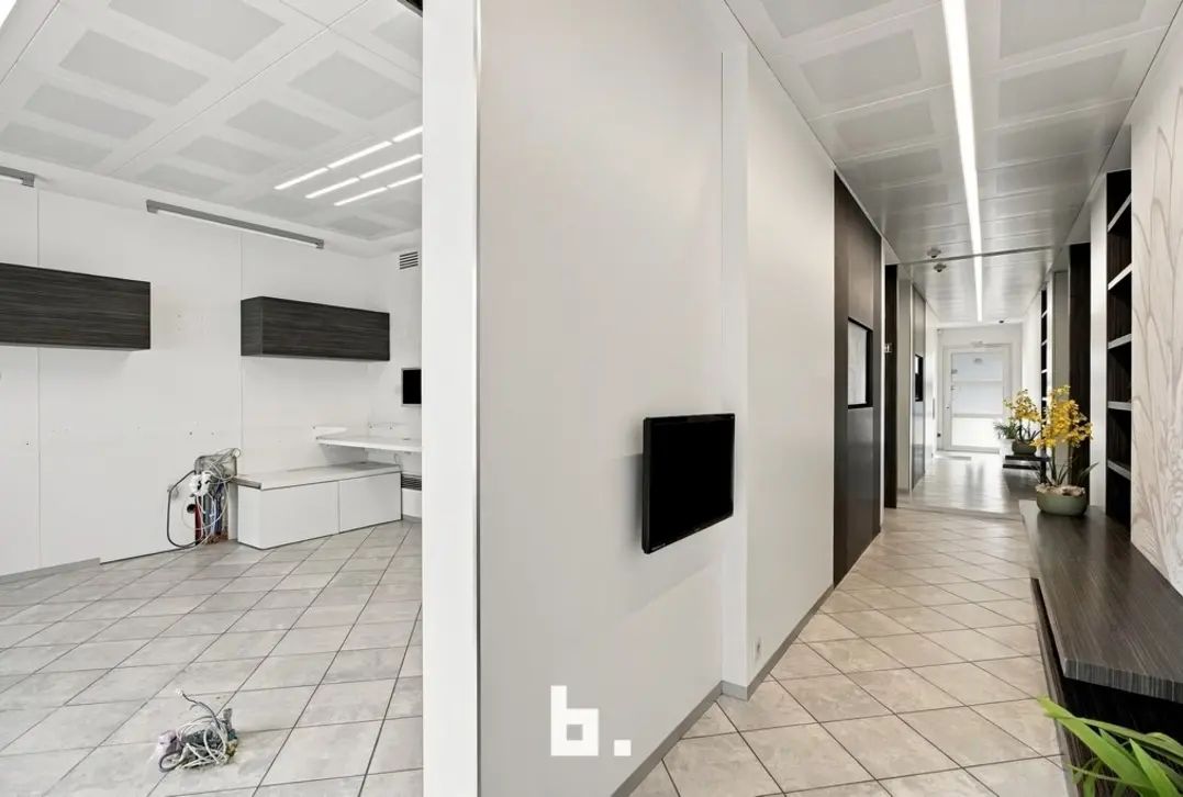 Uitzonderlijk ruime woning met praktijkmogelijkheden op centrale ligging in Wingene - Wingene