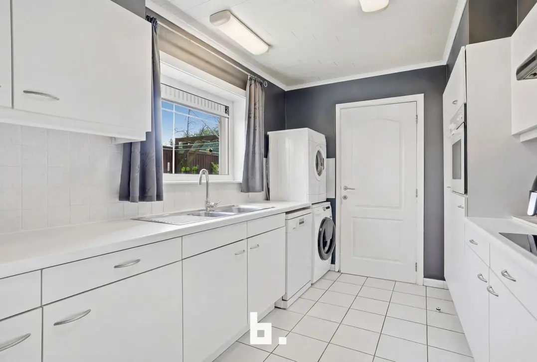 Ruime gezinswoning met tuin nabij het centrum - Roeselare