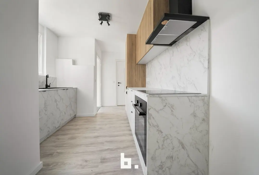 Volledig gerenoveerde woning met 4 slpks, 2 badkamers en mooie tuin op zeer centrale ligging te Gistel  - Gistel