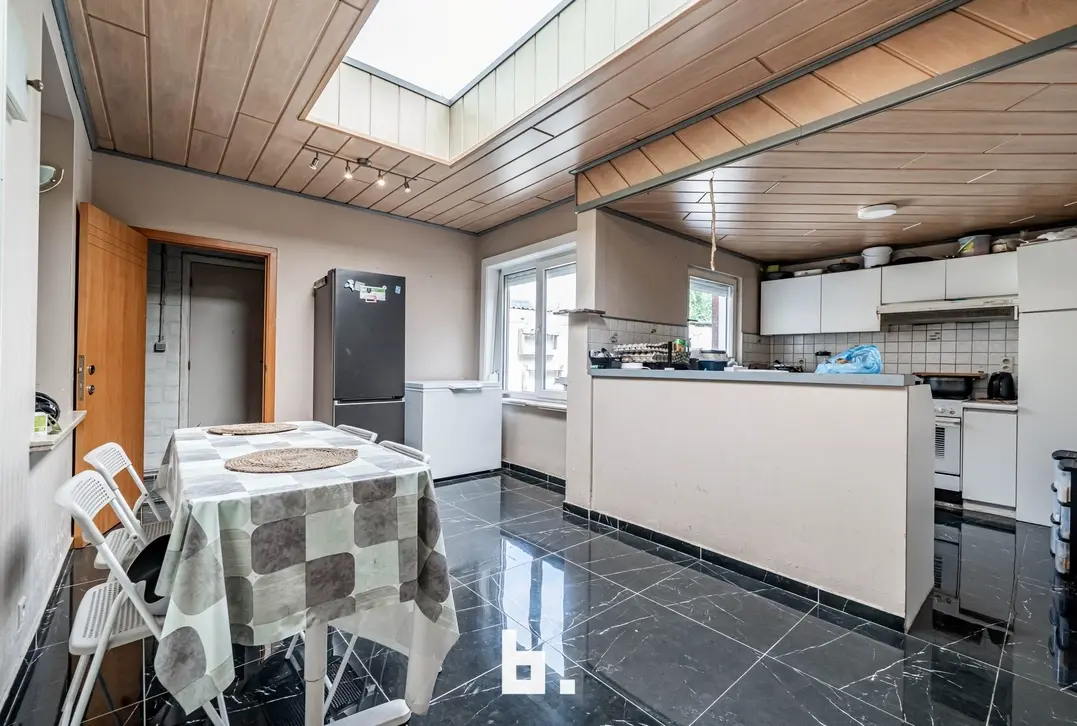 Degelijke woning met 4 slaapkamers in Harelbeke - Harelbeke