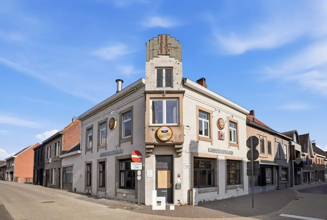 Te renoveren café met woonst op toplocatie in Tielt - Tielt