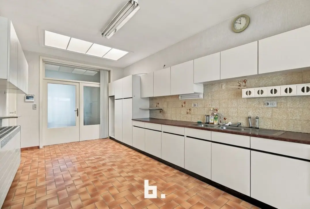 Ruime stadswoning met potentieel  ***TOPPER*** - Roeselare