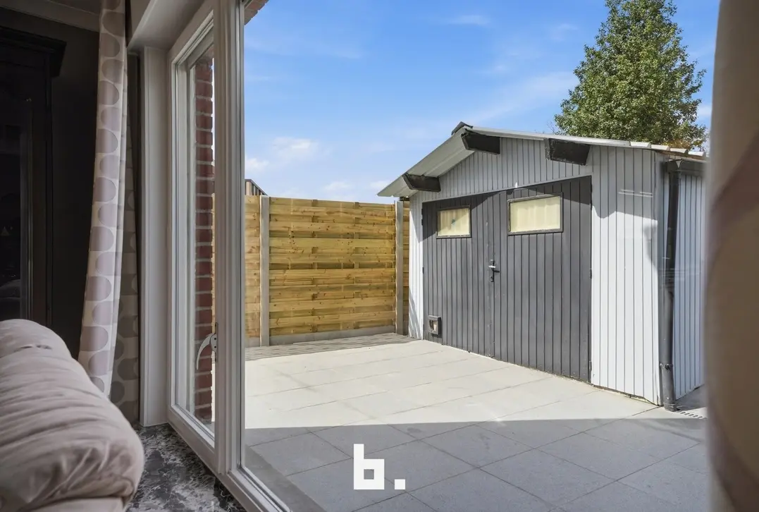 Charmante halfopen bebouwing met 4 slaapkamers, veranda en ruime tuin in Hooglede - Hooglede